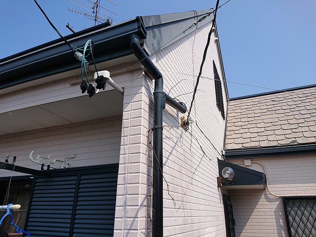 大垣市で屋根補修にあわせてサイディング壁の点検、チョーキングや凹みを確認
